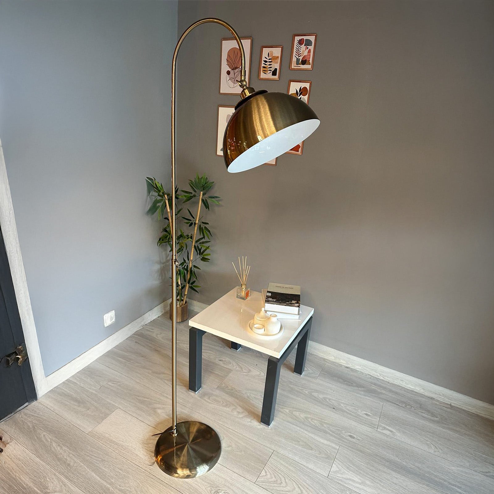 Stehlampe Bewegender Ufo-Kopf Modern Dekorativ Metall Wohnzimmer Arbeitszimmer Stehlampe